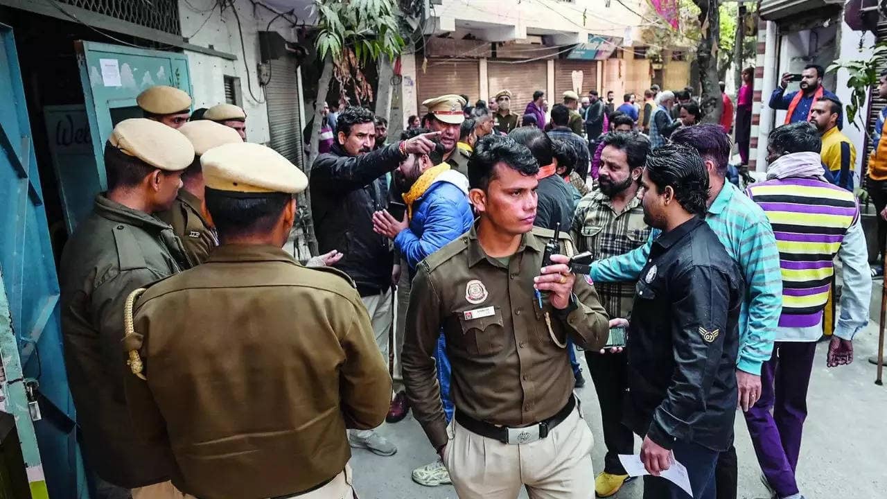 Delhi polls: AAP accuses BJP of distributing cash, latter retorts with fake voting charge