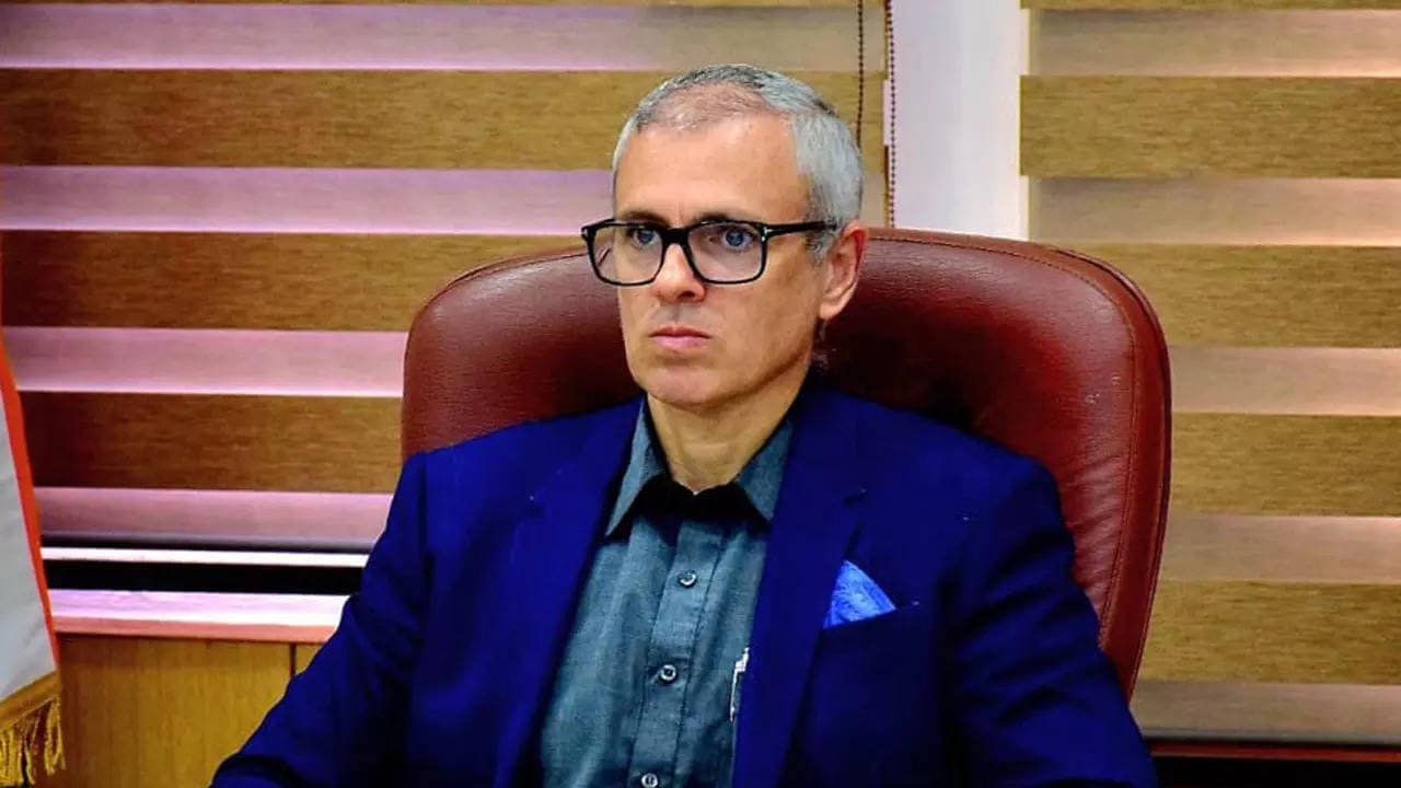 ‘Aur lado aapas mein’: Omar Abdullah takes dig at AAP & Congress