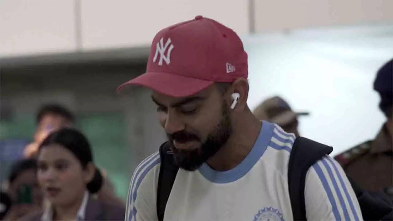 Virat Kohli hugged by a fan as Team India leaves Cuttack – Watch