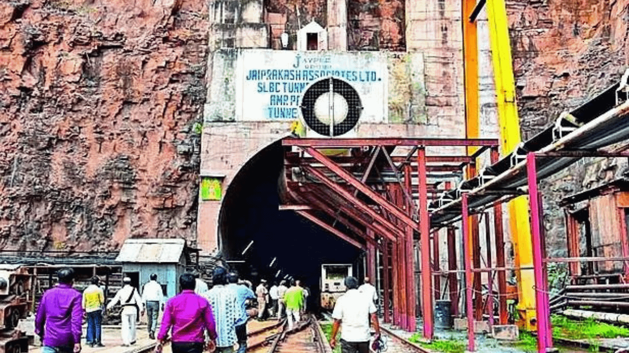 Telangana tunnel collapse: Ventilation system keeps trapped workers alive