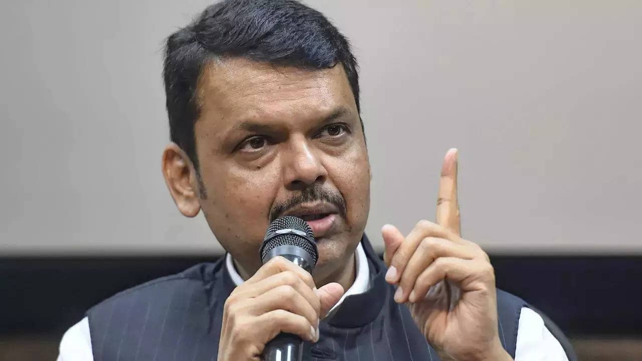 Maharashtra CM Fadnavis receives threat message from Pakistani number