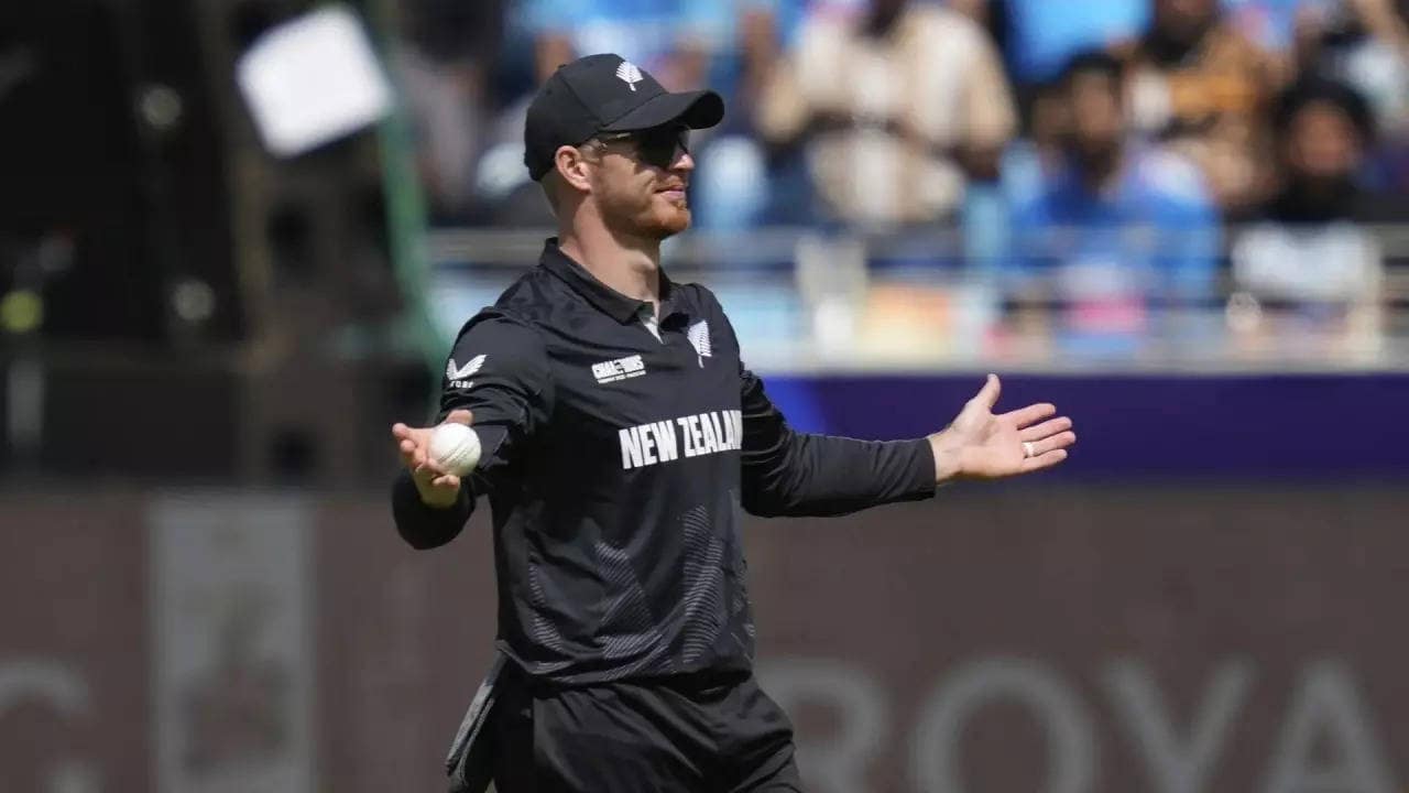 Watch: Kohli stunned by flying, one-handed Phillips catch