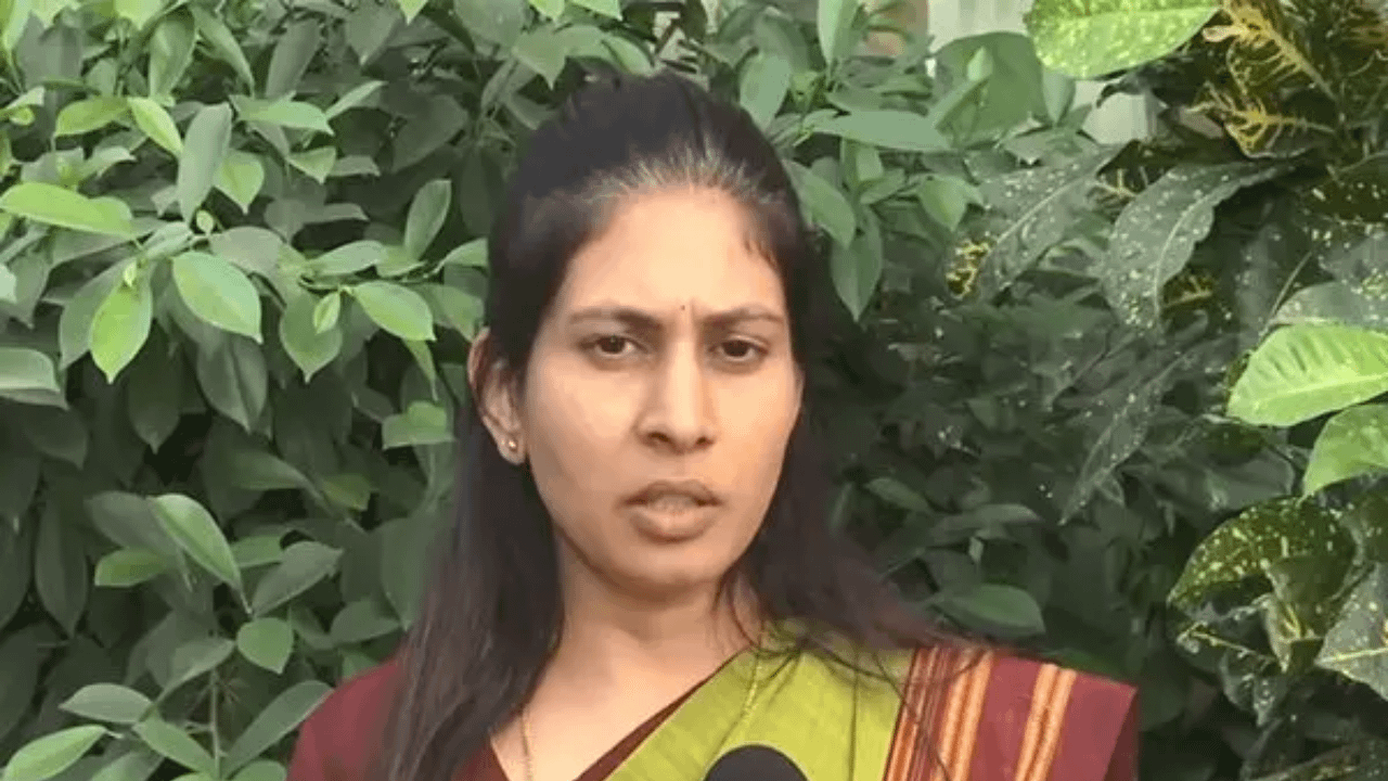 Union min’s daughter harassed at event in Maha; Fadnavis assures action