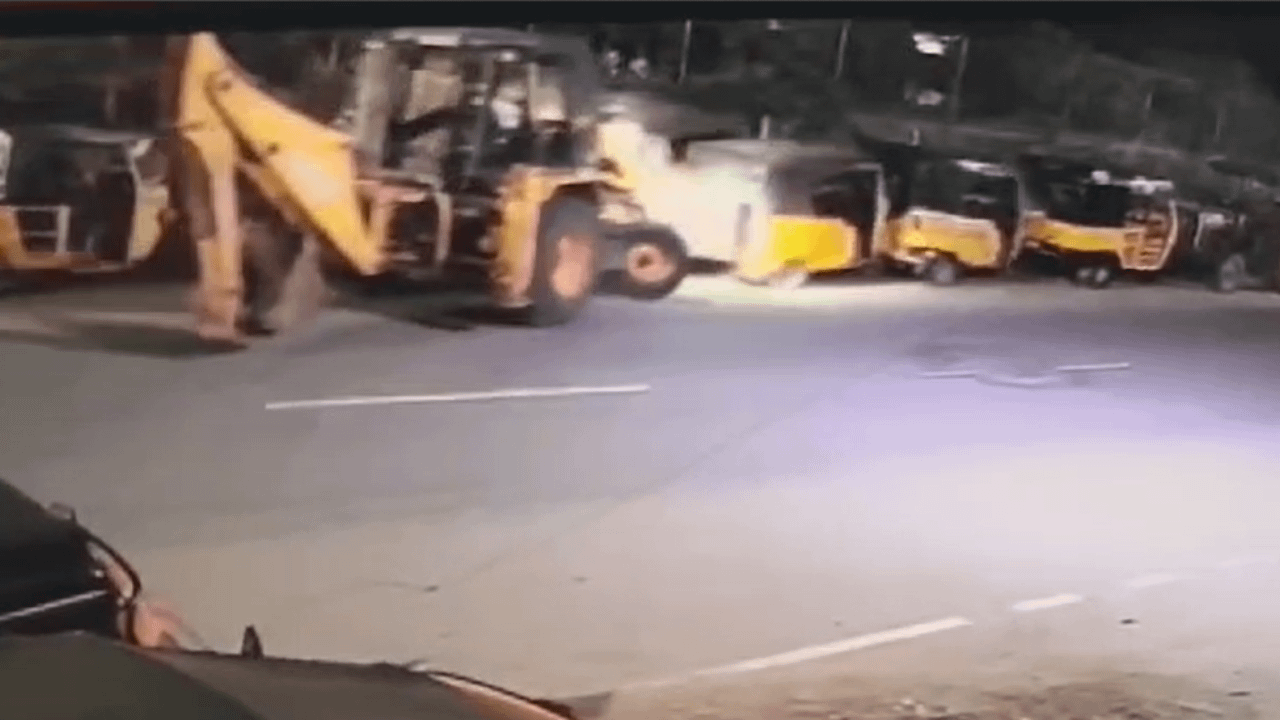 Watch: 17-Year-old operates excavator, damages several vehicles in Madurai
