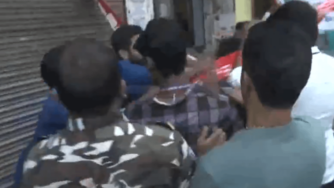 Jadavpur University: Clash erupts between TMCP and AIDSO during SFI’s strike