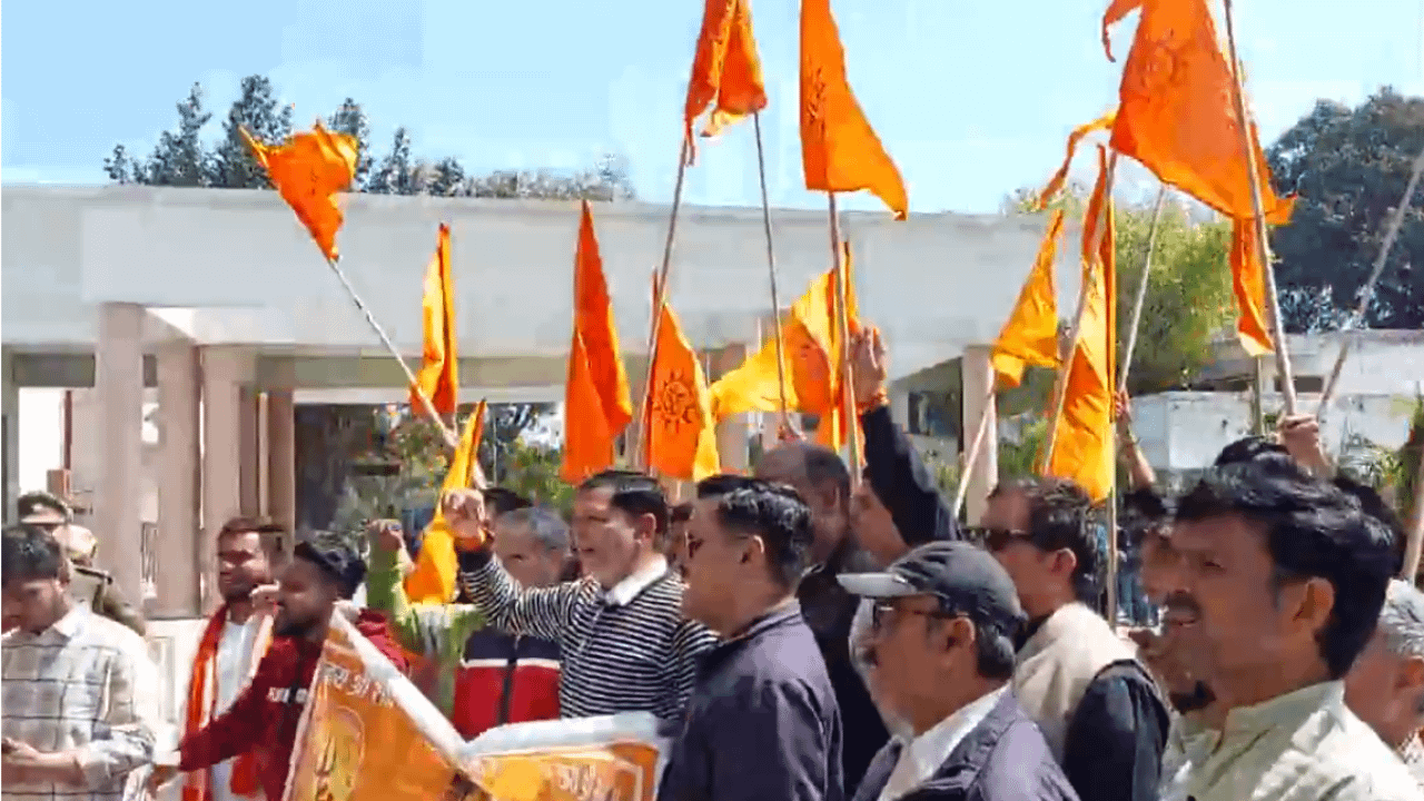 AMU Holi row: Proctor clarifies amid protest; Karni Sena issues ultimatum