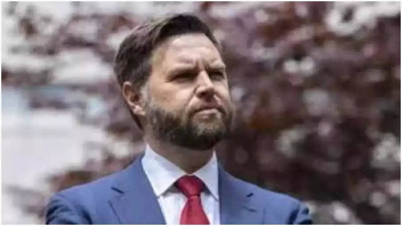 Watch: Pro-Ukraine protesters confront JD Vance, family in Cincinnati