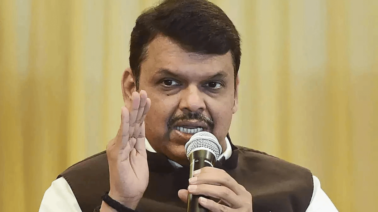 ‘Fadnavis as cruel as Aurangzeb’: Cong leader’s jab sparks row