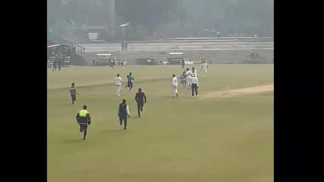 Kohli frenzy continues! Fans breach security to touch star’s feet – Watch