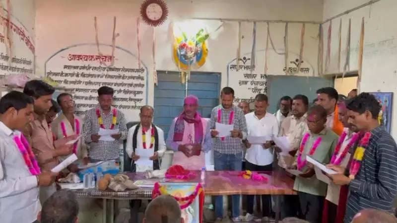 Netas by proxy: Panch-patis take oath instead of elected ‘patnis’
