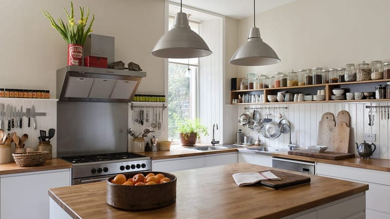 Six Benefits of Storage Shelves