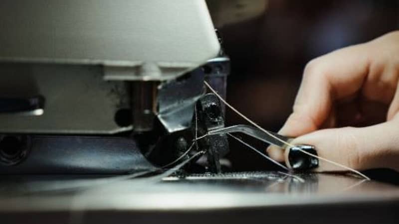 5 Mini Sewing and Embroidery Machines That Are Small and Easy to Carry