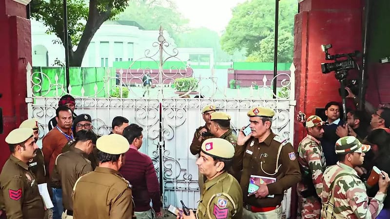 AAP lashes out after EC staff, cops search Mann house over complaint