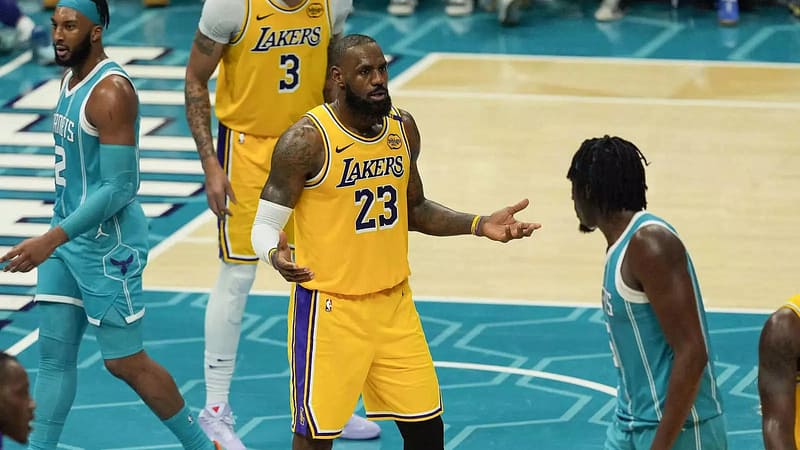 Will LeBron James play tonight against the Charlotte Hornets? Latest update