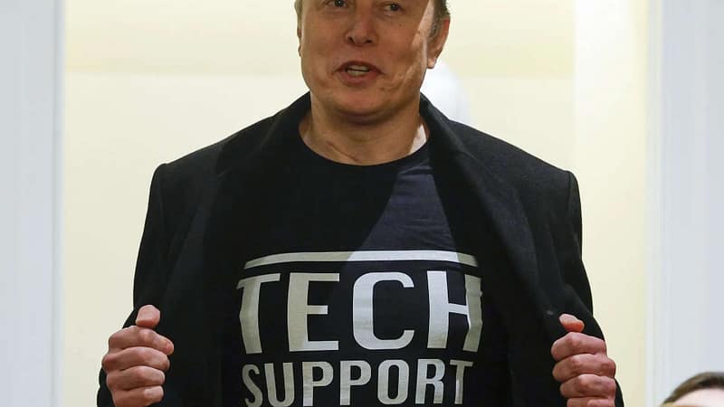 Elon Musk’s one-word comment on Apple taking UK government to court
