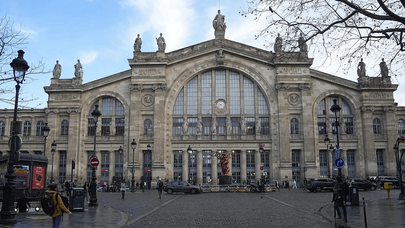 World War II bomb found on tracks to Paris station; trains halted